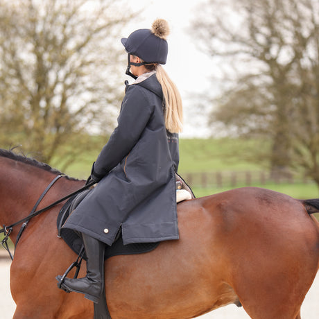 Shires Aubrion Team All Weather Robe #colour_black